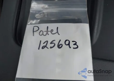 2023 Tesla Model Y Awd/Long Range Dual Motor All-Wheel Drive z USA, uszkodzony, nr VIN 7SAYGDEE3PA125693